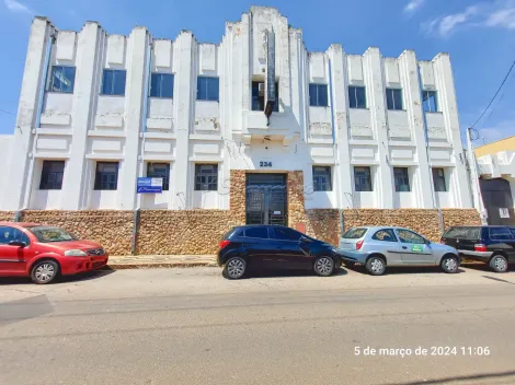 Itapetininga Centro Comercial Locacao R$ 800,00 Condominio R$250,00 